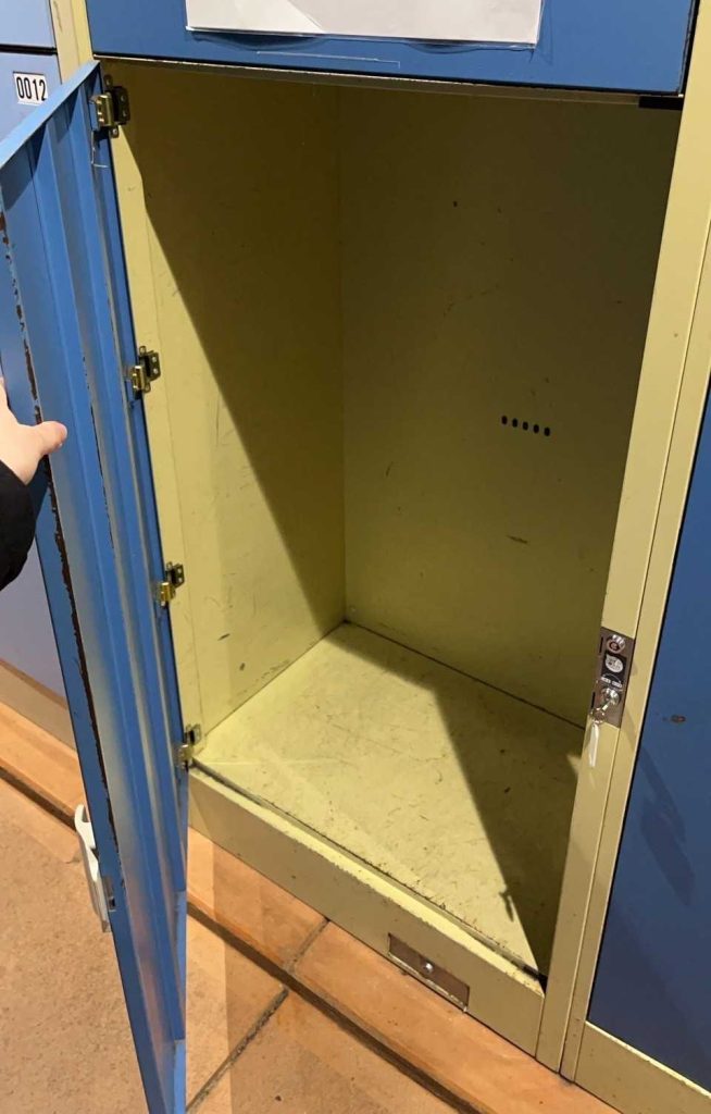 shirakawago coin lockers inside